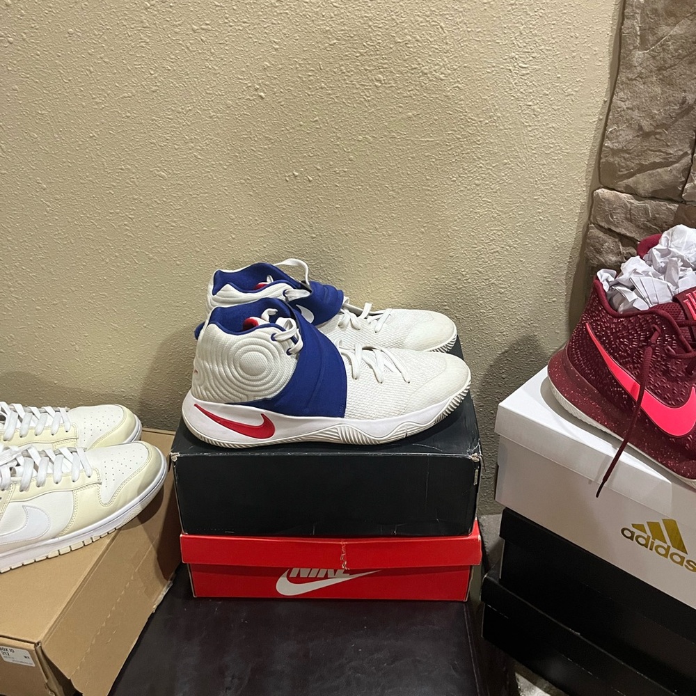 Kyrie 2 *USA* very rare shoe